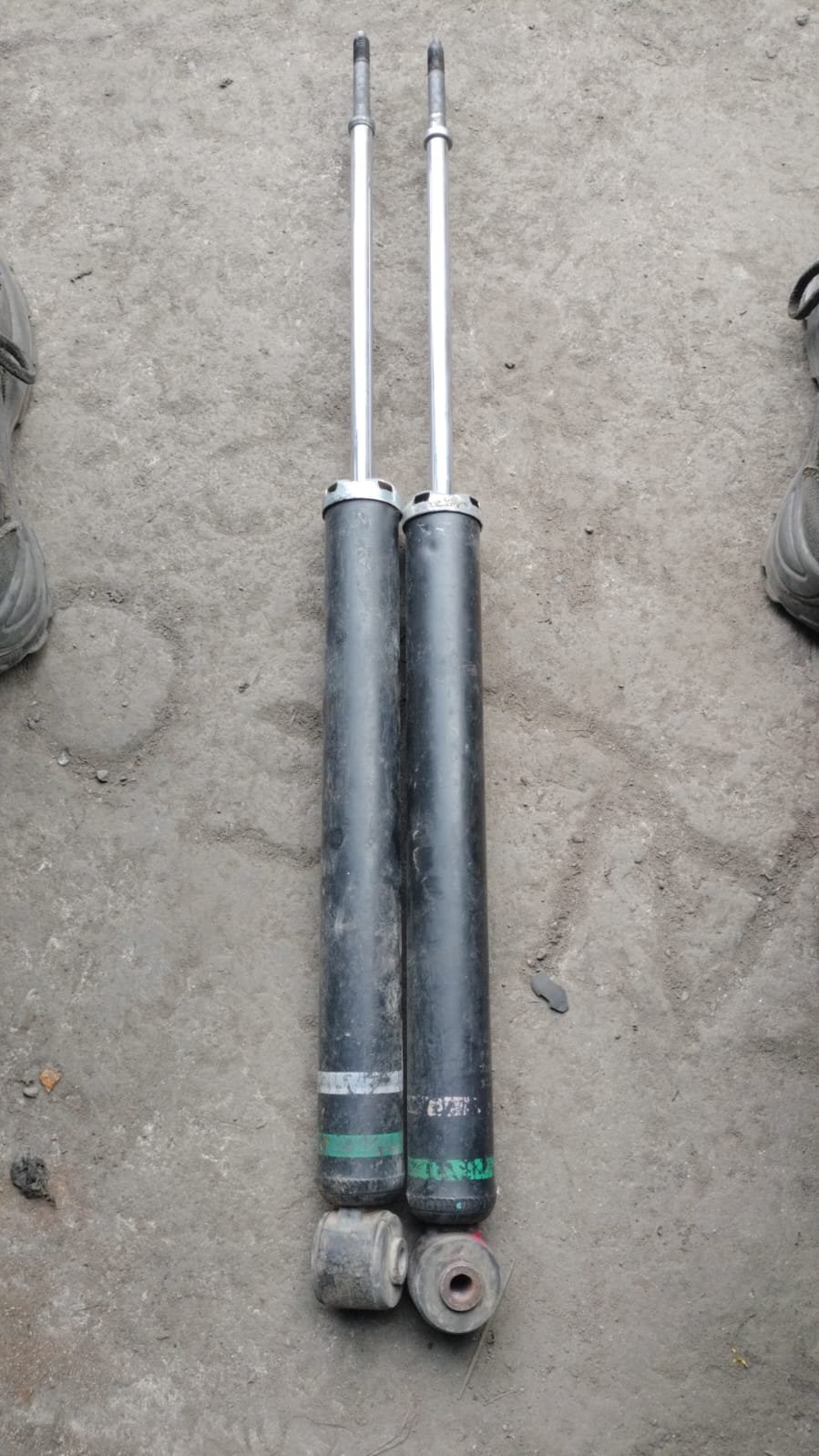 Toyota Axio 161 Rear Shocks - Image 3