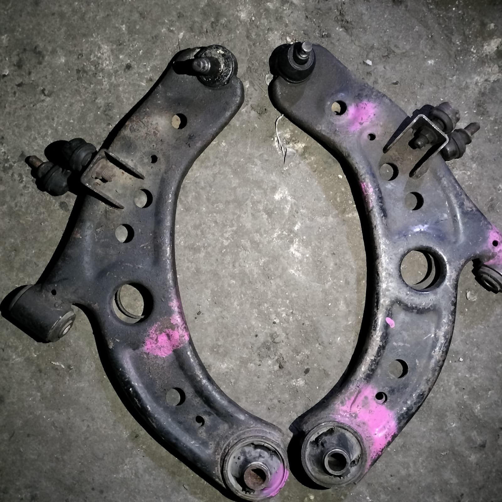 Toyota Passo Lower Control Arms.