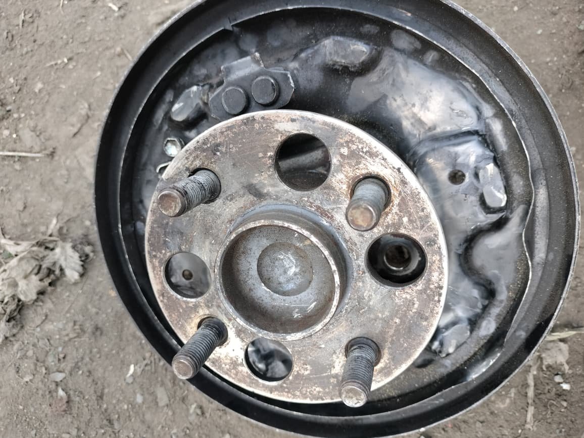 Toyota vitz Rear wheel hub