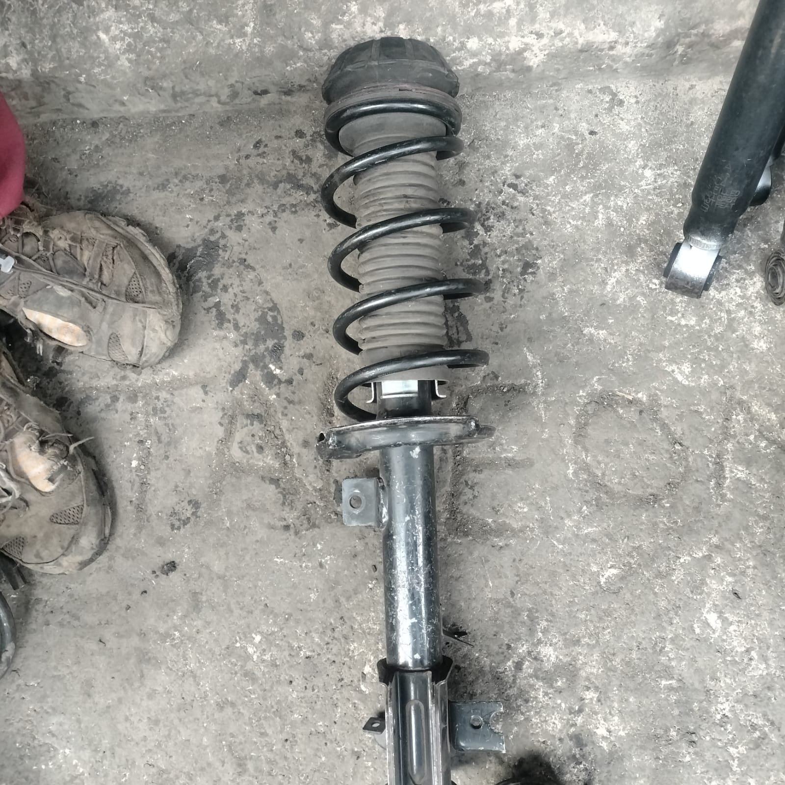 2012 Suzuki Swift Shock Absorbers