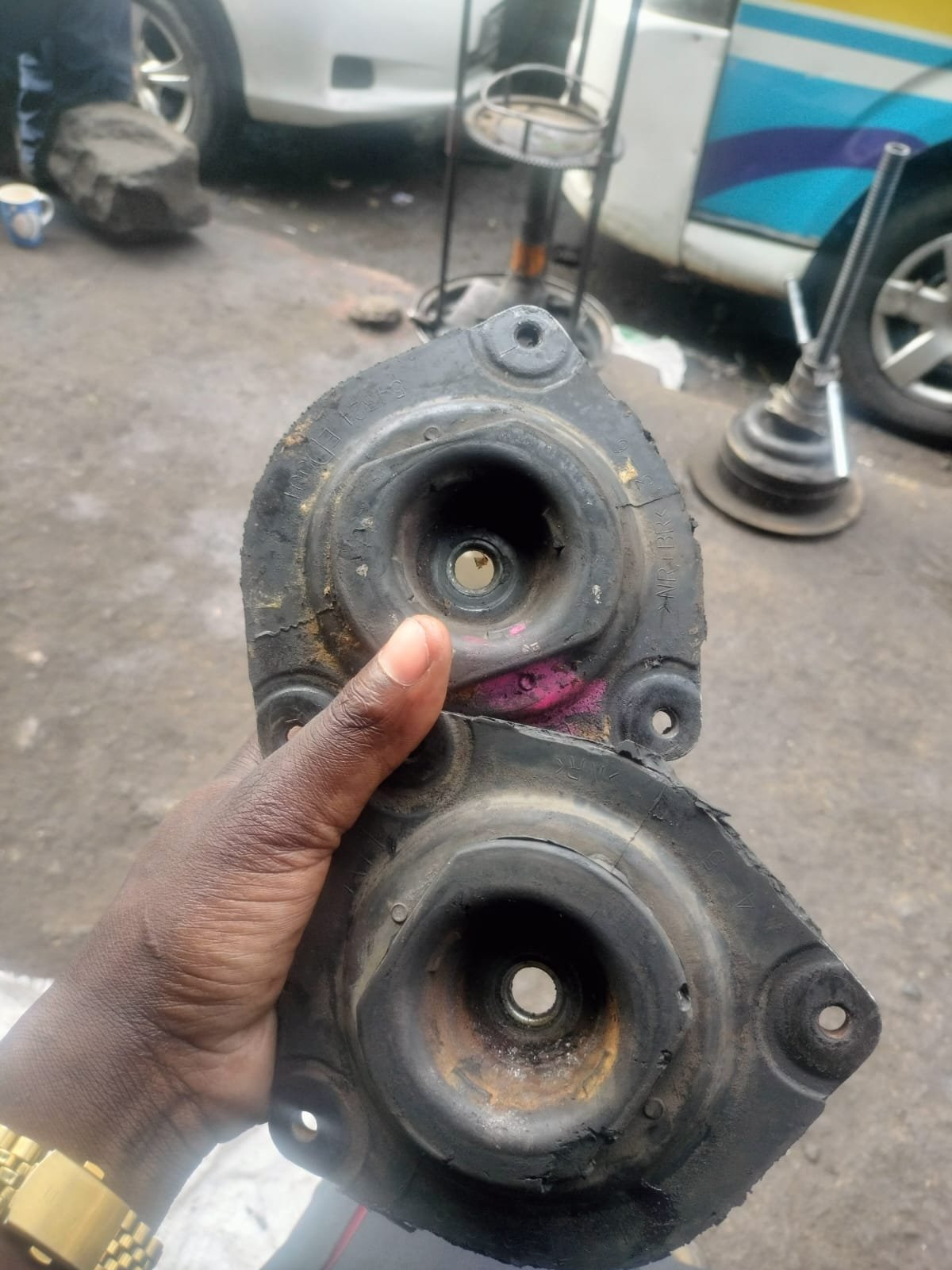 Nissan Tiida Shock Mounting – Silent & Durable Ex-Japan Quality