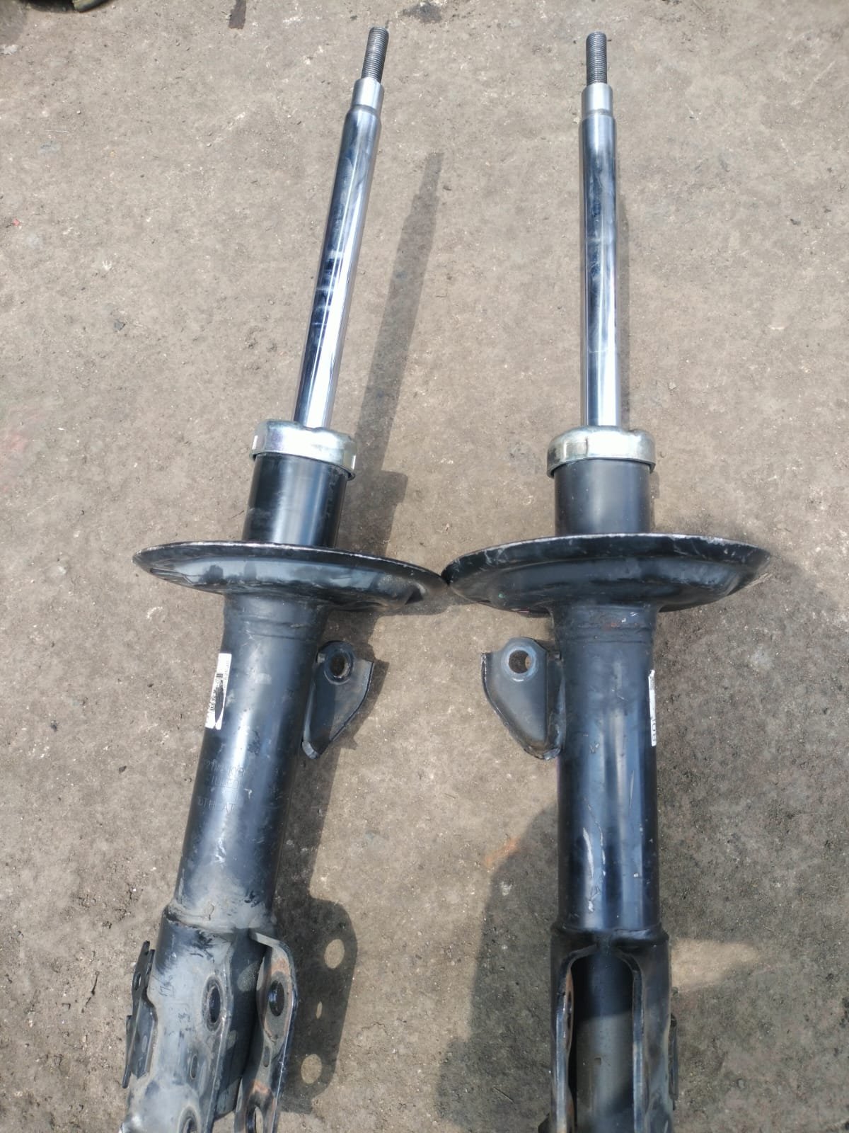 Shock Absorbers for 2018 Toyota Fielder Hybrid