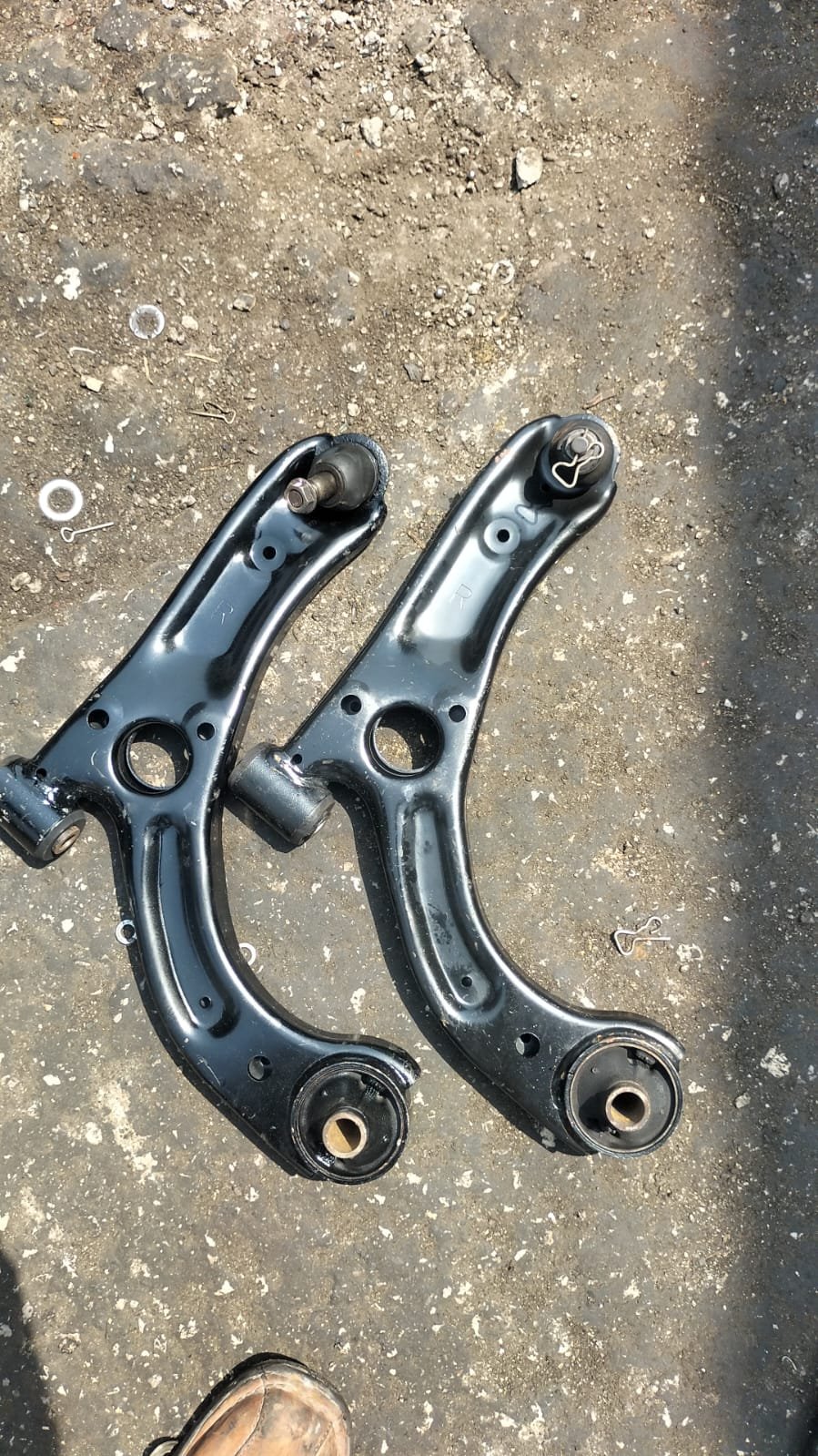 Daihatsu Mira Lower Control Arms