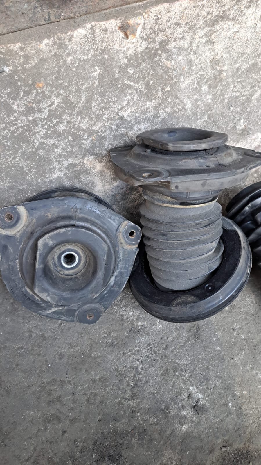 Nissan Serena Shock Mounting